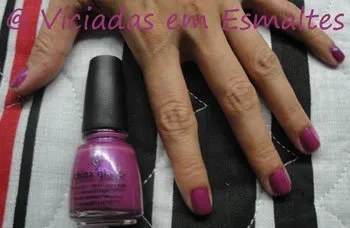 unhas e esmalte