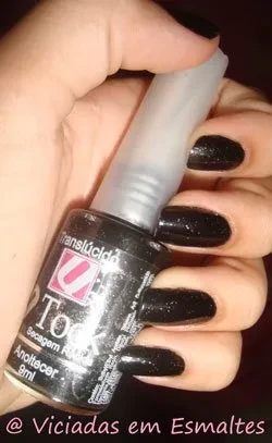 unhas e esmalte