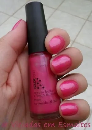 unhas e esmalte