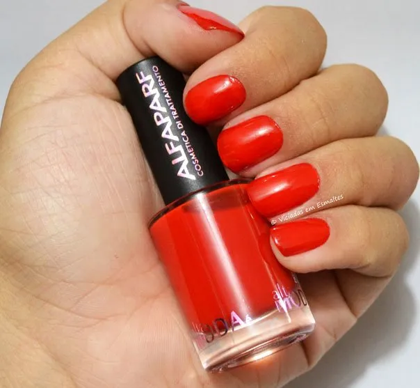 Unha Amiga :: Esmalte Alfaparf Vivo Coral + Glitter Disco D'ouro Risqué Color Effect