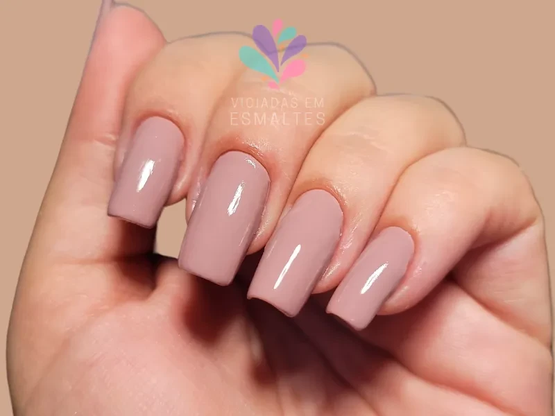 Unhas com Esmalte Colorama Tô Bege