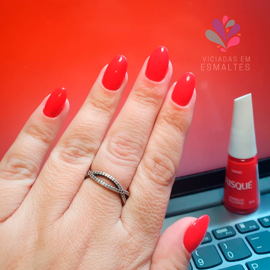 Testando o Esmalte Risqué Vermelho Felicidade