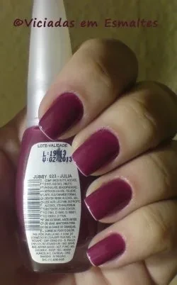 unhas e esmalte