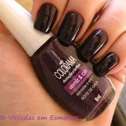 unhas e esmalte
