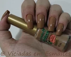 unhas e esmalte