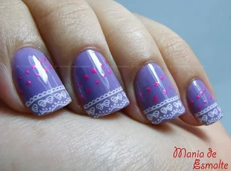 Unhas com Esmalte Cora