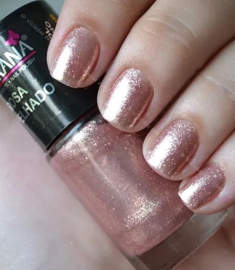 Unhas com Esmalte Rosa Espelhado Ludurana