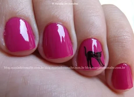 unhas com Esmalte Gipsy Derma Nail