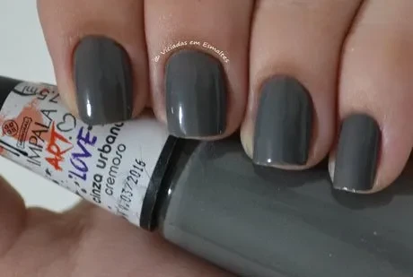 unhas com Esmalte Impala Cinza urbano Coleção Art Love