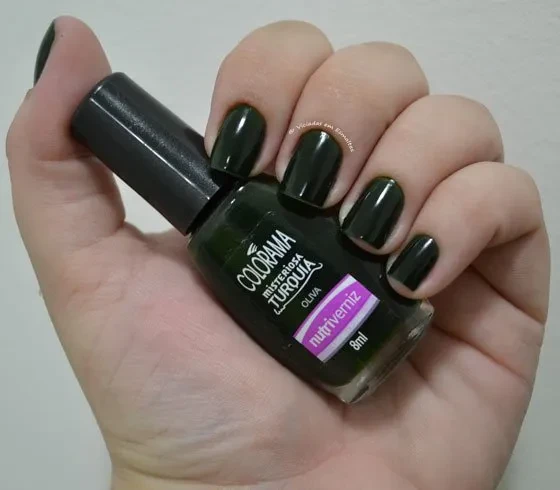 Unhas com Esmalte Oliva Colorama Misteriosa Turquia