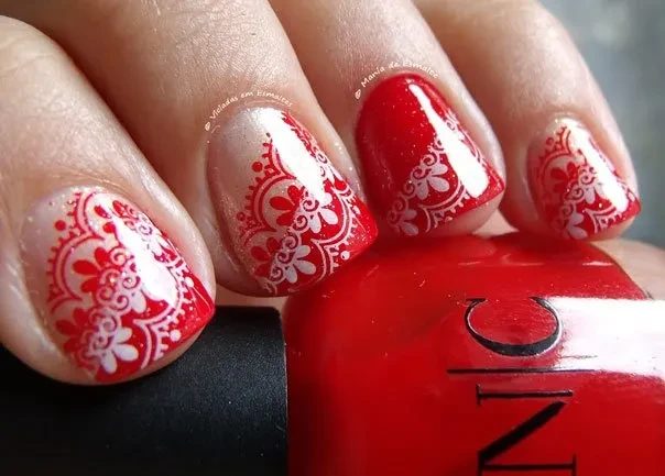 Unhas com Esmalte Xhosa YNC