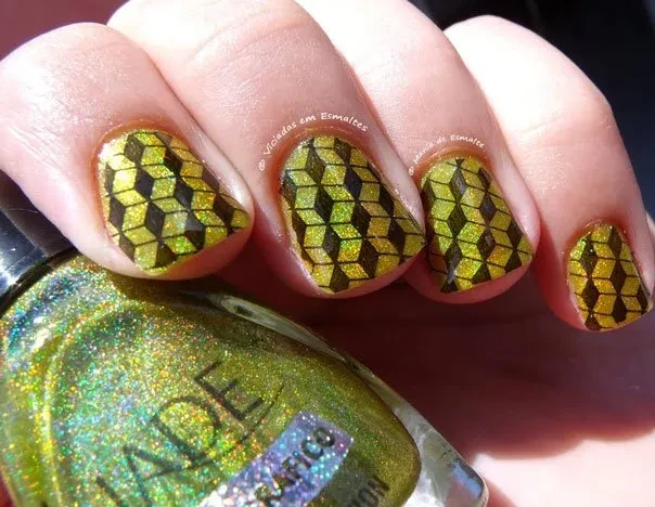 Unhas Decoradas com Carimbo Konad e esmalte holográfico