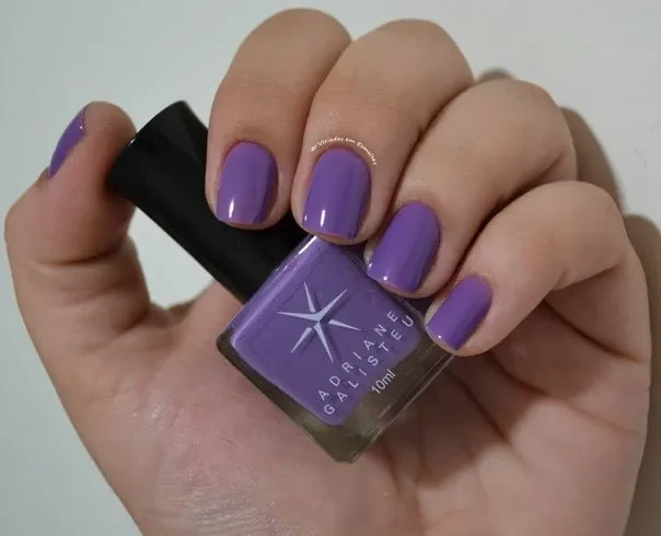 Unhas com Esmalte Adriane Galisteu Somelier