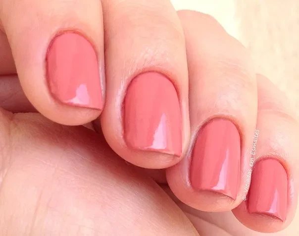 Unhas com Esmalte American Apparel Rose Bowl