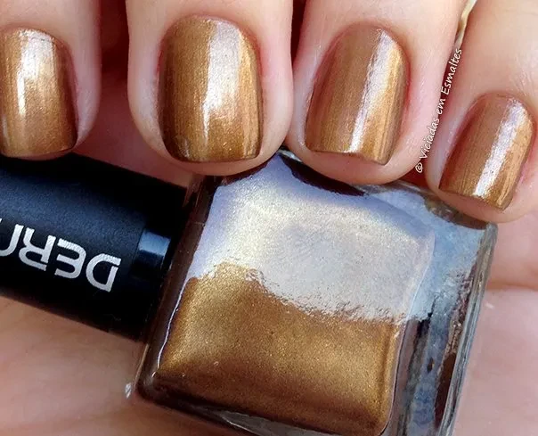 Unha com esmalte Lyon Derma Nail