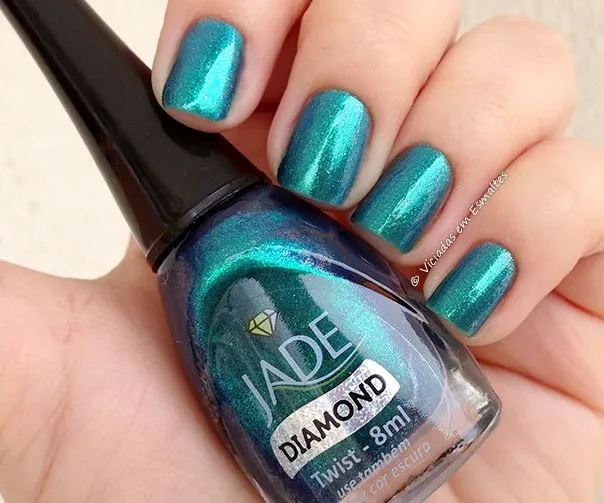 Unhas com Esmalte Jade Diamond Twist