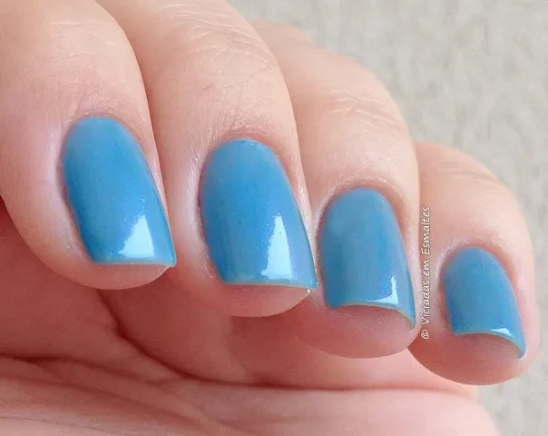 Unhas com Esmalte Alfaparf Blue Sky
