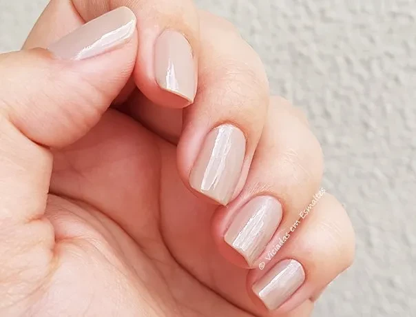 Unhas com Esmalte Colorama Gio Antonelli Bom Dia Com Amor
