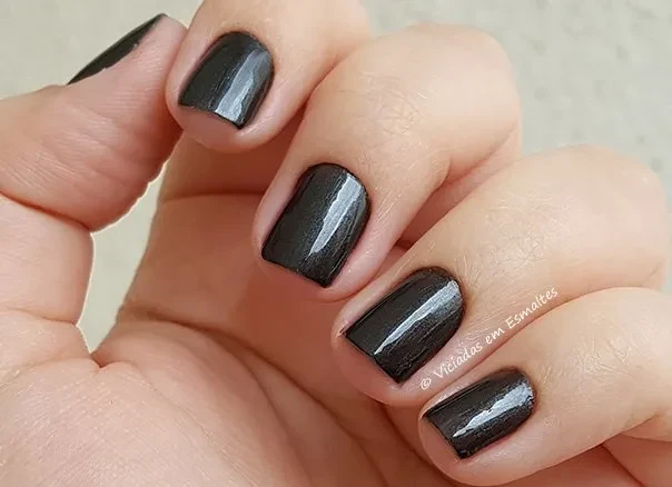 Unhas com Esmalte Capricho 100% Confiante