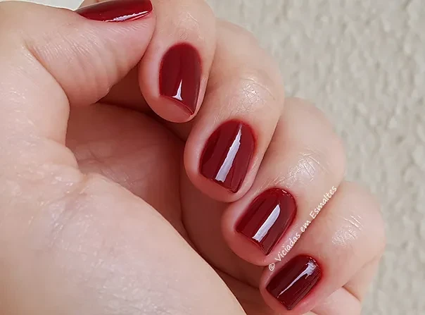Unhas com Esmalte DNA Italy Roma