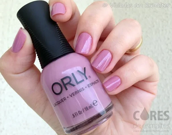 Unhas com Esmalte Orly Petit Four