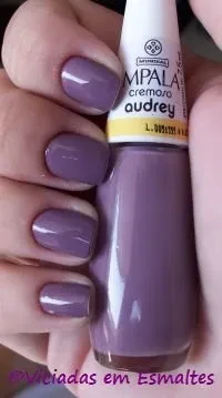 unhas e esmalte
