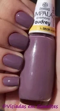 unhas e esmalte