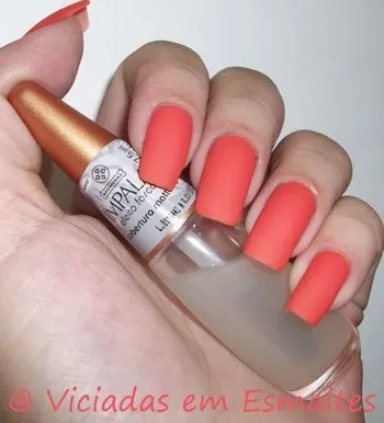 unhas e esmalte