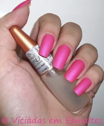 unhas e esmalte