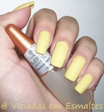 unhas e esmalte