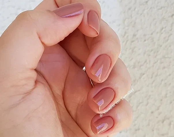 Unhas com Esmalte DNA Italy Beige