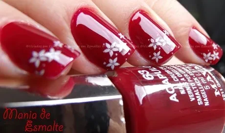 Unhas decoradas com esmalte Mavala