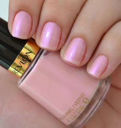 Unhas com esmalte revlon angelic