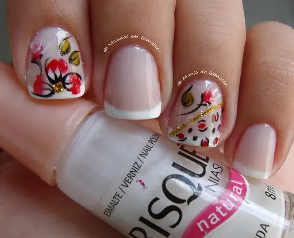 Unhas Decoradas com Adesivos Artesanais