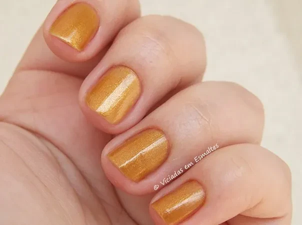 Esmalte-Perolado-Gold-Bruna-Marquezine3jpg