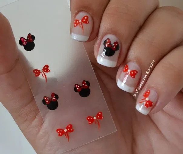 Unhas Decoradas com Adesivos Minnie