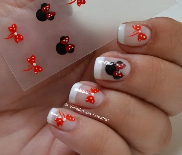 Unhas Decoradas com Adesivos Minnie
