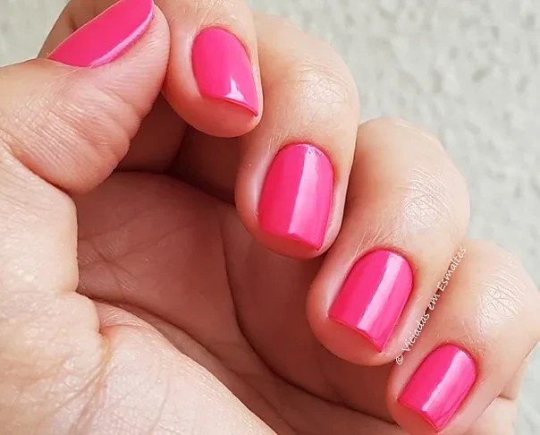 Unhas com Esmalte Impala Plano Perfeito