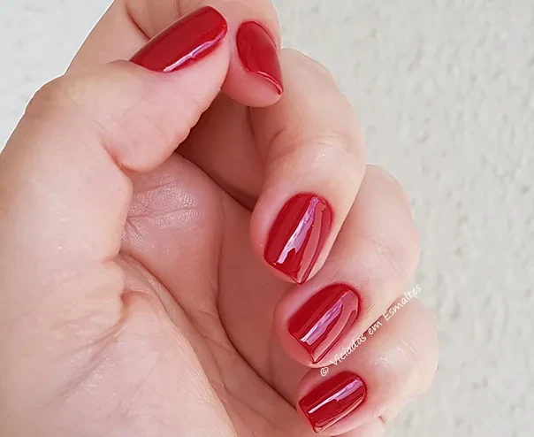 Unhas com o Esmalte Risqué Doce Orgulho