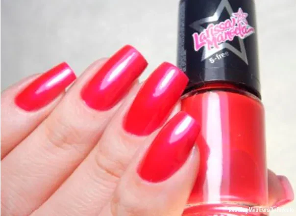 Unhas com o Esmalte Larissa Manoela Fugir Agora