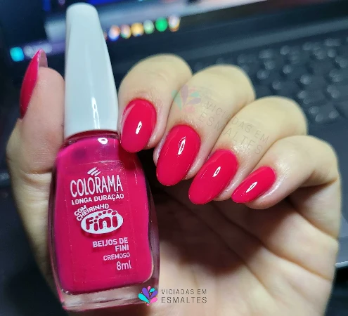 Esmalte Beijos de Fini da Colorama: rosa escuro com cheirinho de bala