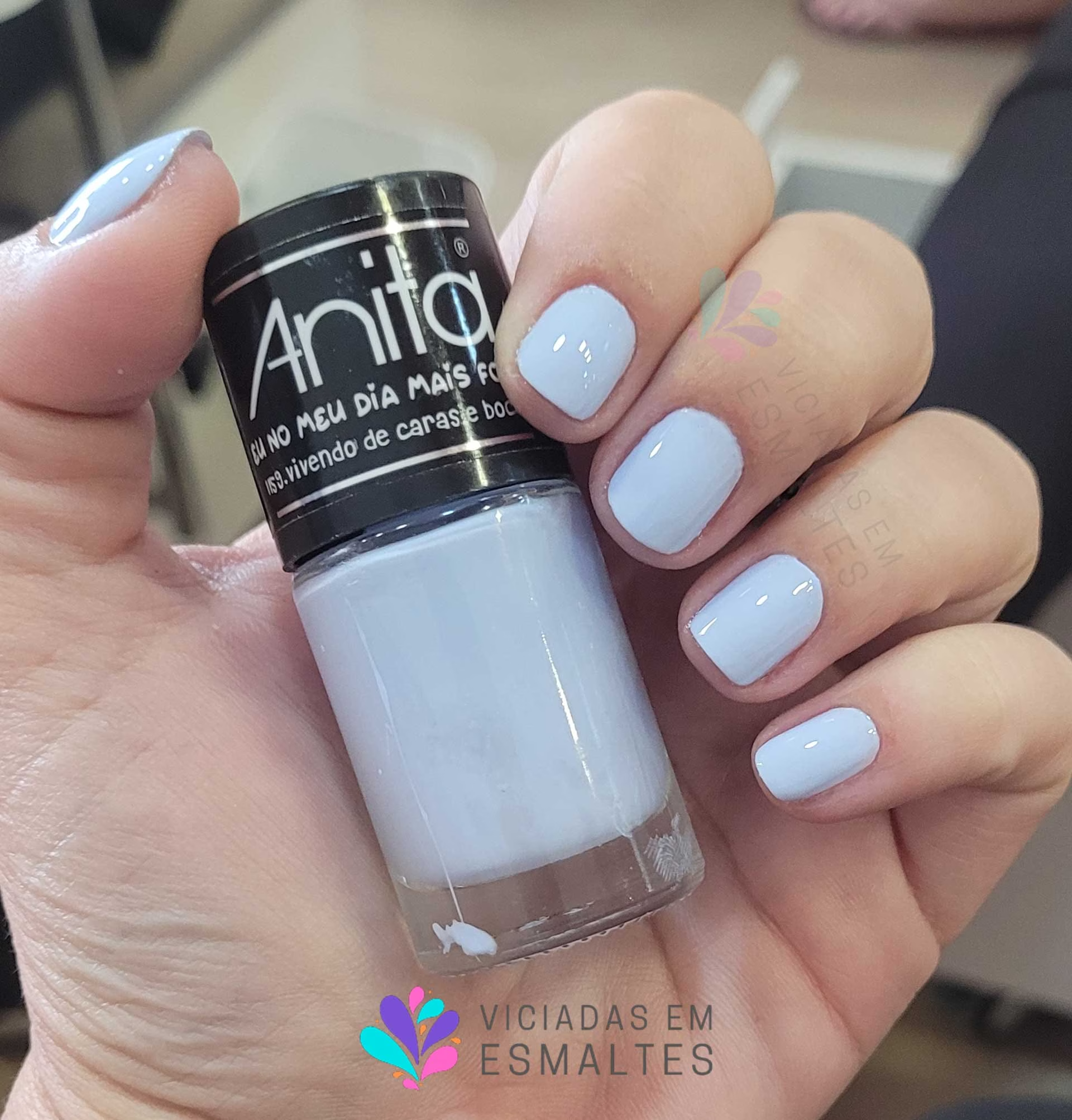 Esmalte Eu No Meu Dia Mais Fofo da Anita: Um Azul Clarinho que É Puro Charme!
