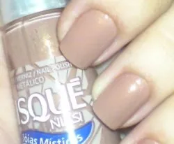 unhas e esmalte