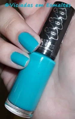 unhas e esmalte