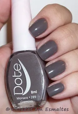 unhas e esmalte