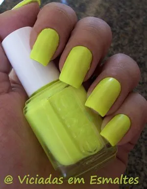 unhas e esmalte