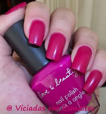 unhas e esmalte