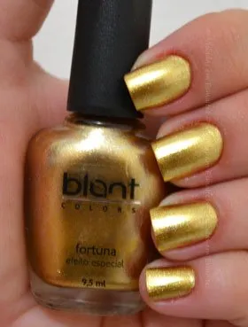 Unhas pintadas com Esmalte Fortuna Blant Colors
