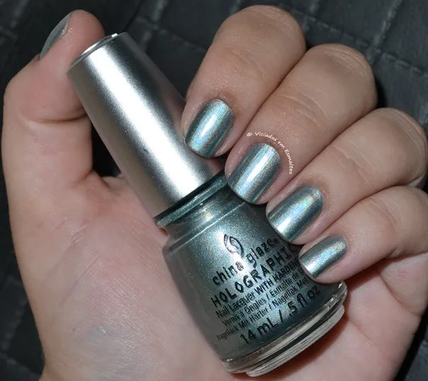 Esmalte holográfico China Glaze Don't be a Luna-Tic, prata azulado da coleção HoloGlam