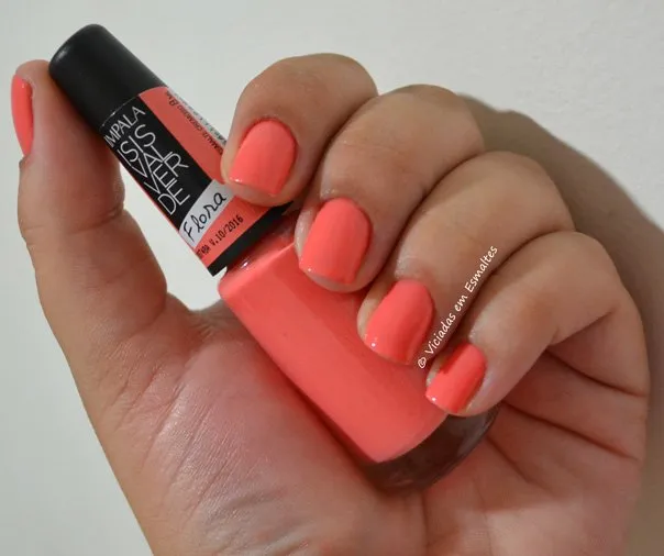 Unhas com Esmalte Isis Valverde Flora